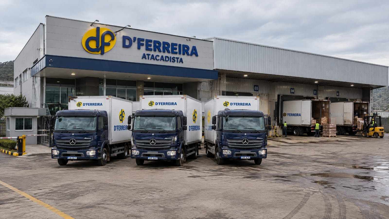 Fachada da D Ferreira Atacadista com a marca da empresa e caminhões em frente às docas de distribuição.